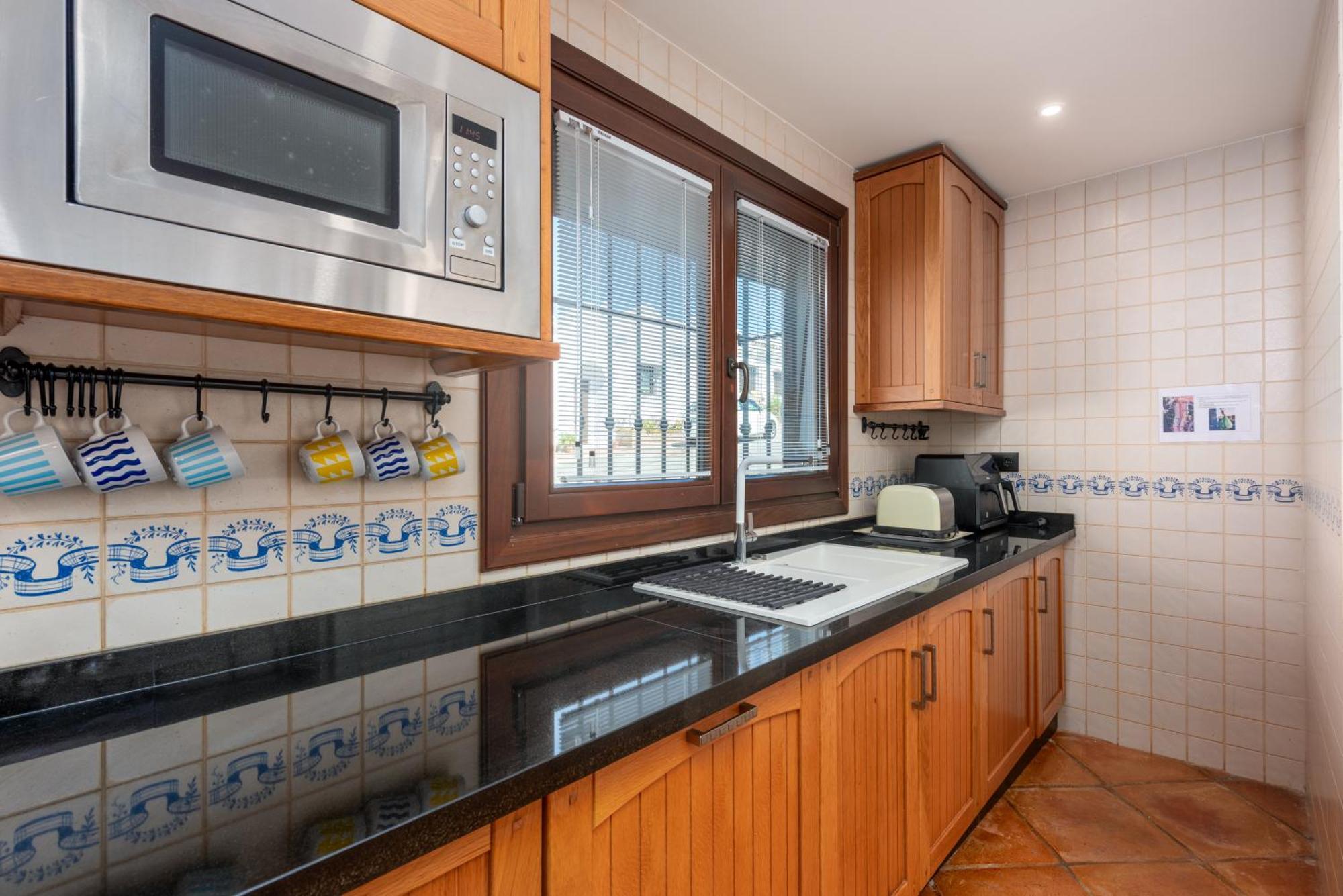 Stylish 3 Bed House 2 Bathrooms, With Patio, Roof Terrace And Communal Pool 5 Minutes Away From The Beautiful Spanish White Village Of Casares Pueblo And Only 20 Mins From The Sea المظهر الخارجي الصورة