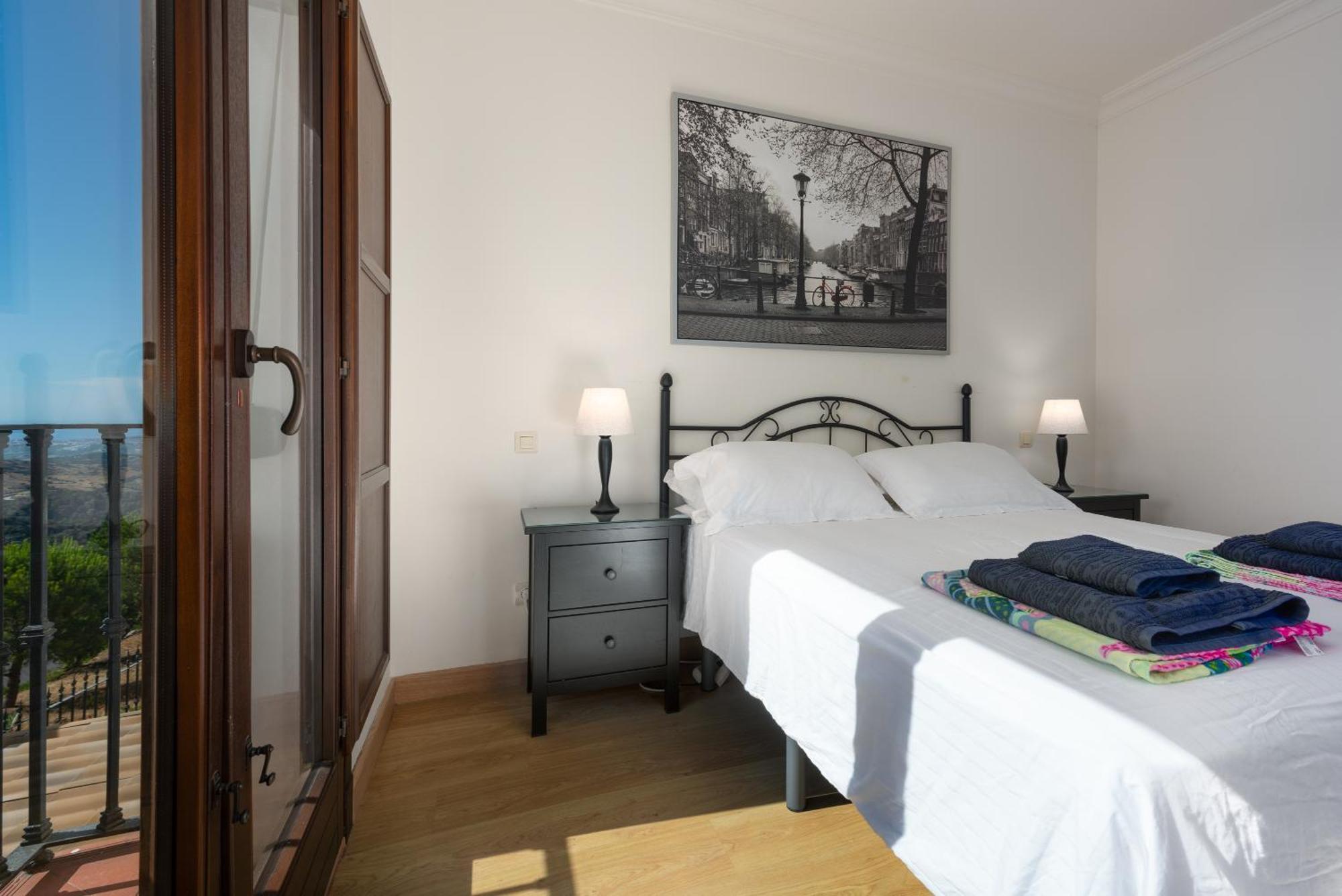 Stylish 3 Bed House 2 Bathrooms, With Patio, Roof Terrace And Communal Pool 5 Minutes Away From The Beautiful Spanish White Village Of Casares Pueblo And Only 20 Mins From The Sea المظهر الخارجي الصورة