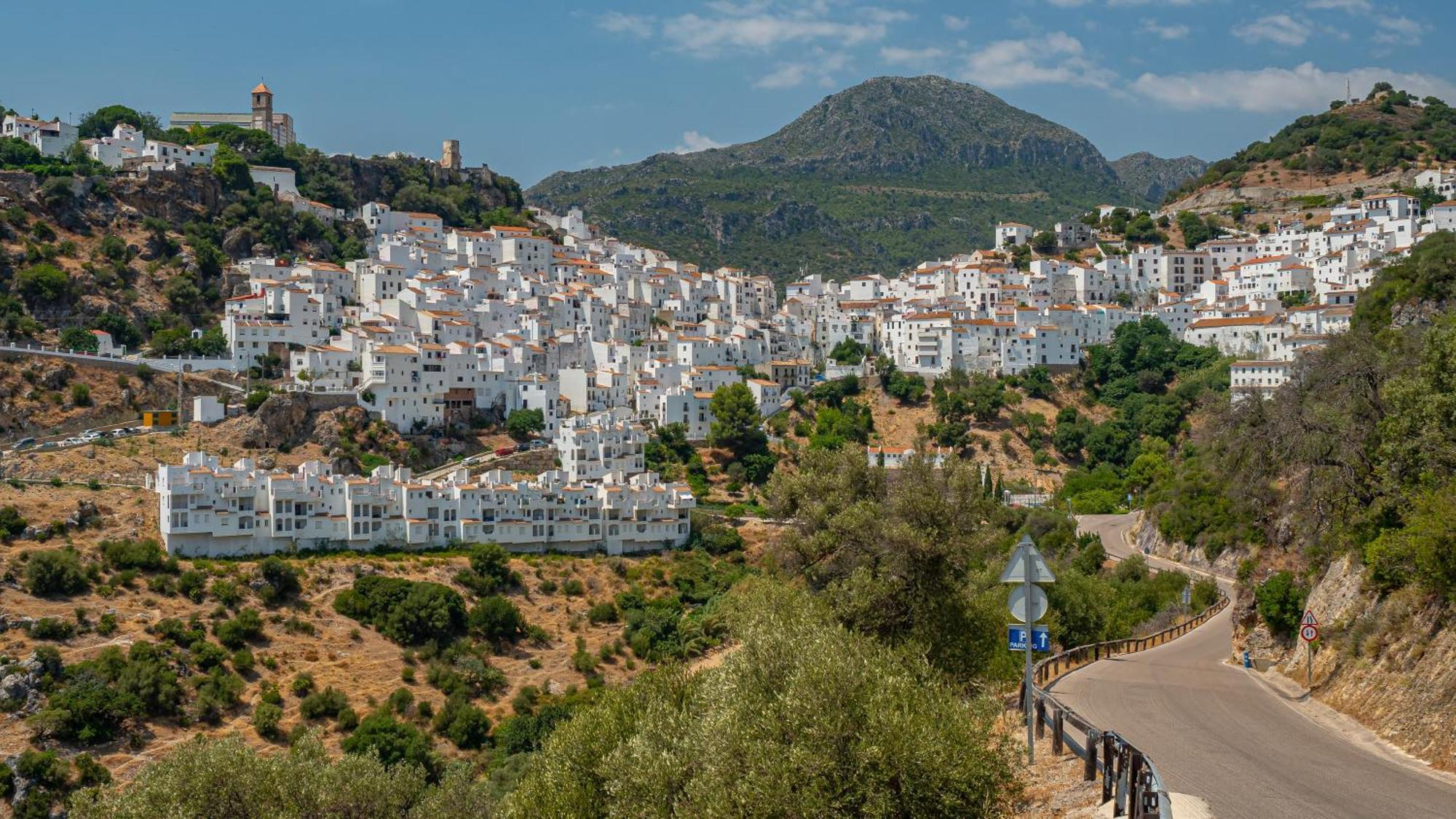 Stylish 3 Bed House 2 Bathrooms, With Patio, Roof Terrace And Communal Pool 5 Minutes Away From The Beautiful Spanish White Village Of Casares Pueblo And Only 20 Mins From The Sea المظهر الخارجي الصورة